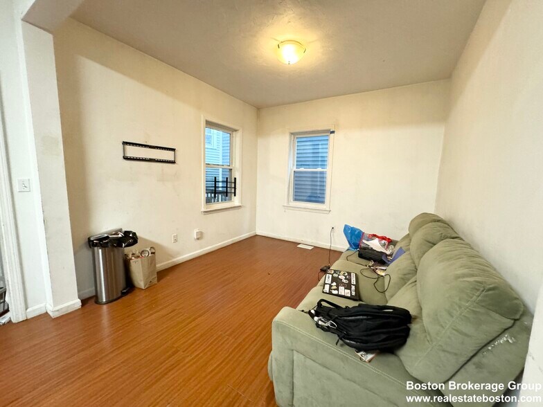 Building Photo - 93 Hillside St