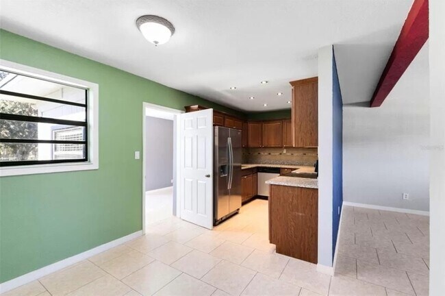 Building Photo - 600 S Oxalis Ave