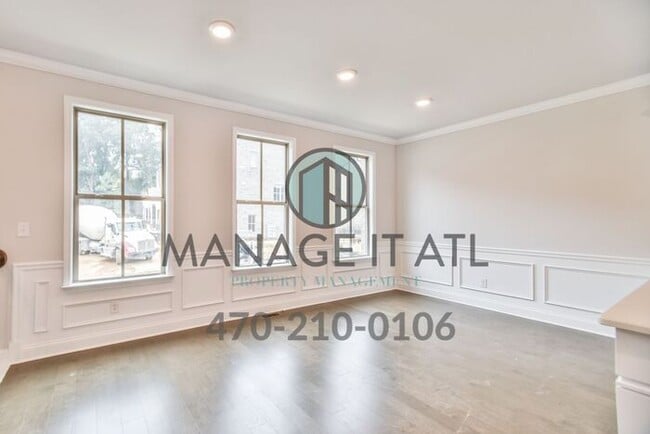 Building Photo - Elegant 4 Bedroom Townhome in Prime Location in Dorvaville