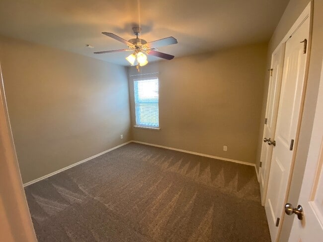 Building Photo - 15201 E 109th St N