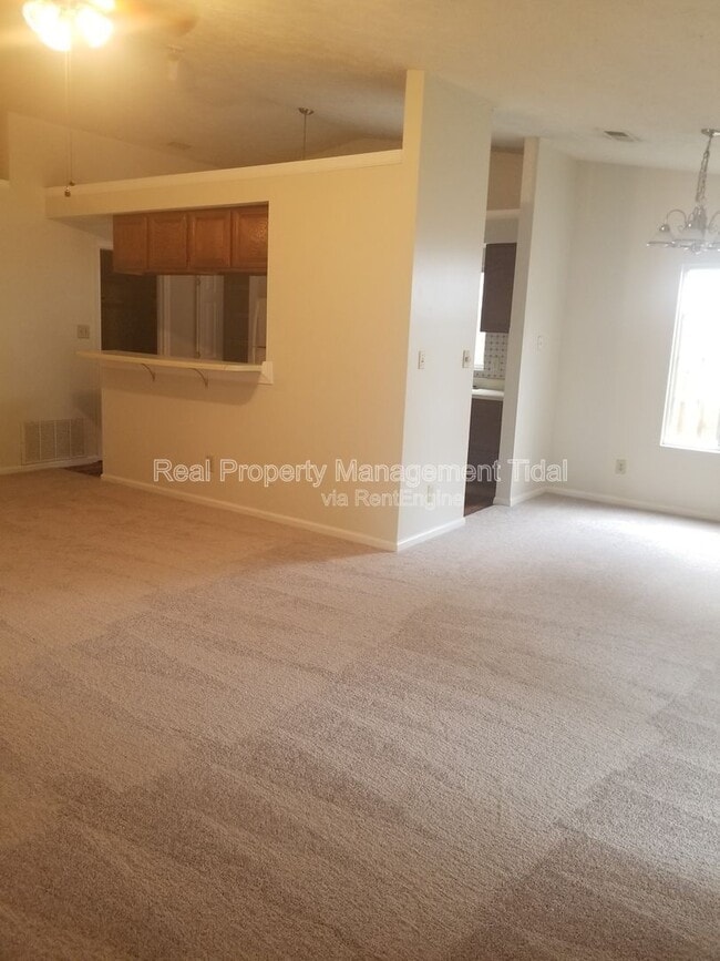 Building Photo - 467 Springmont Ct