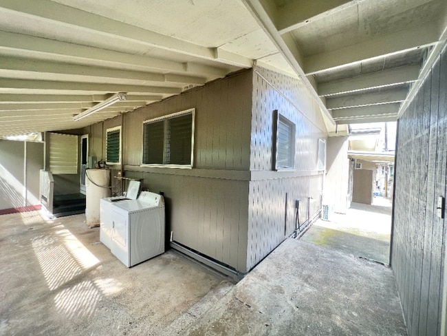 Building Photo - 1279 Manulani St