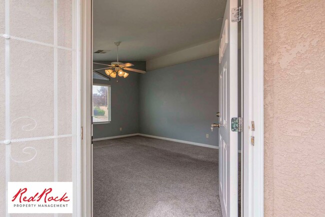 Building Photo - Dog Friendly - 3 Bedroom, 2 Bathroom Prope...