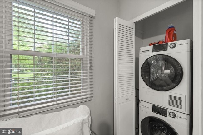 Building Photo - 3408 Martha Custis Dr