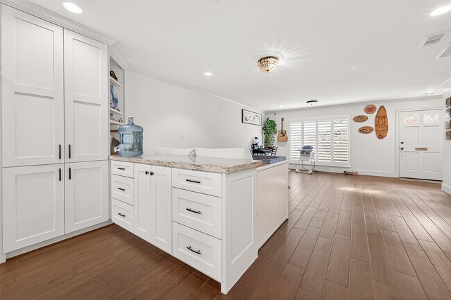 Building Photo - 12705 Huntingwick Dr