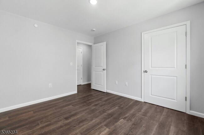 Building Photo - 889 S 17th St