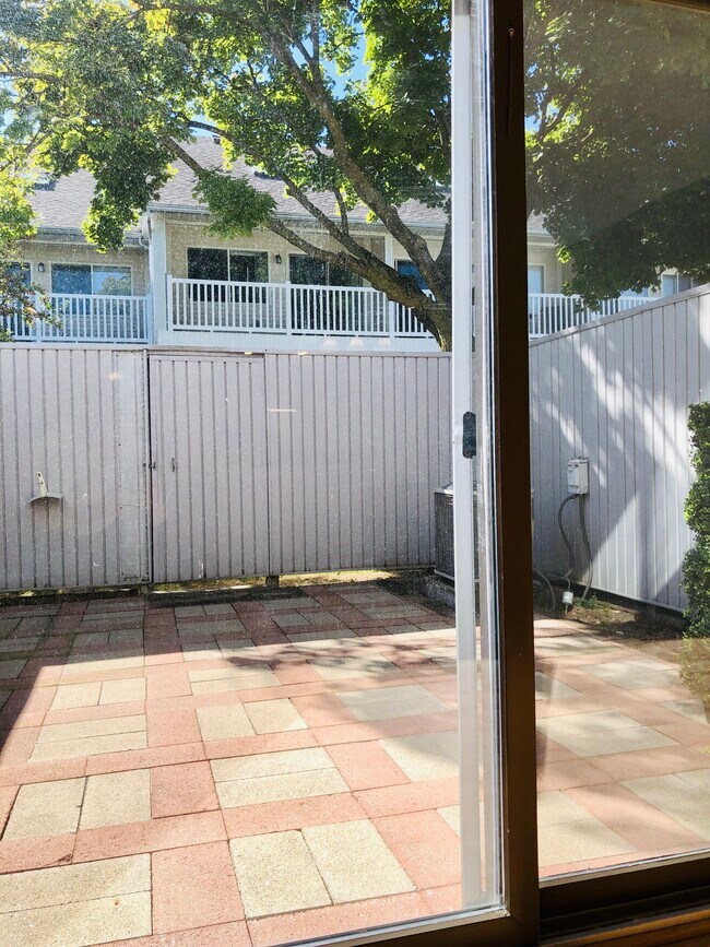Enclosed patio - 2550 W Village Dr