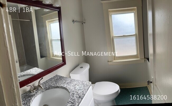 Building Photo - 618 Adams St SE