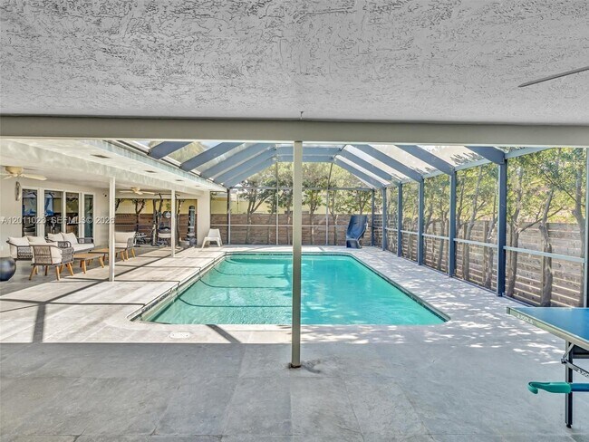 Building Photo - 840 S Southlake Dr