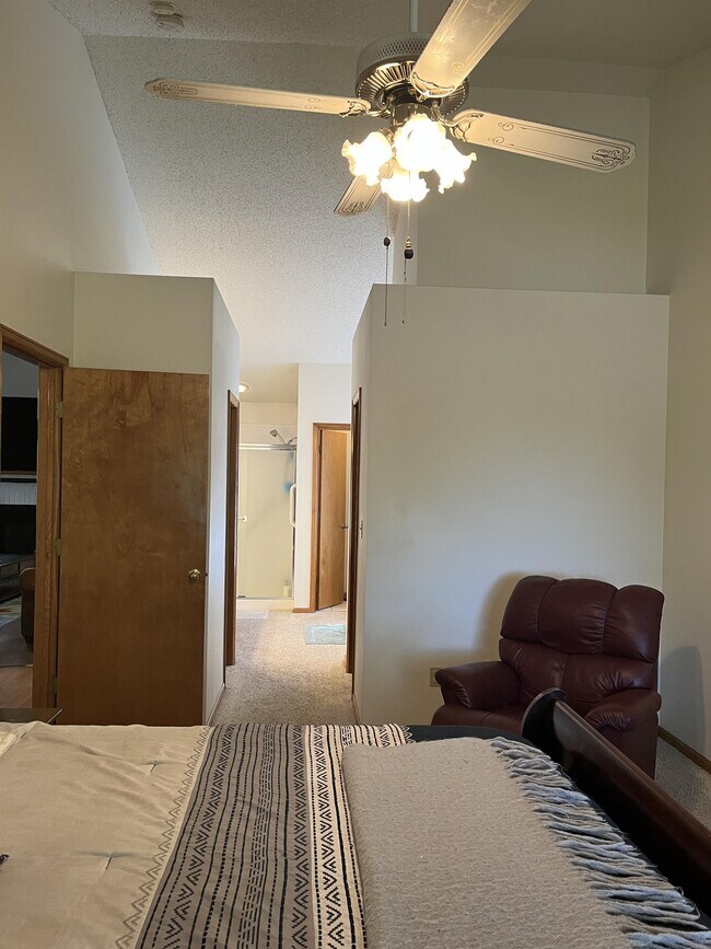 Building Photo - 2032 Prairie View Ct