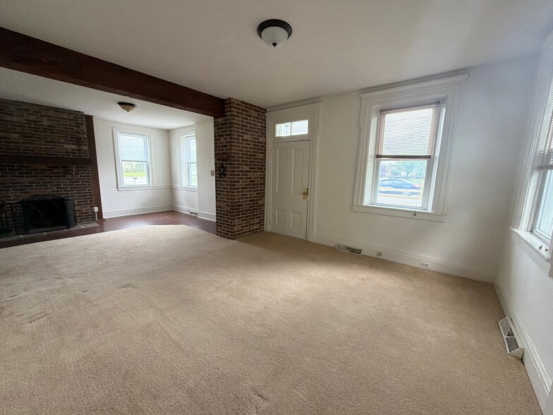 Main Living Room (14' x 12' Right Side) - 1334 S York St