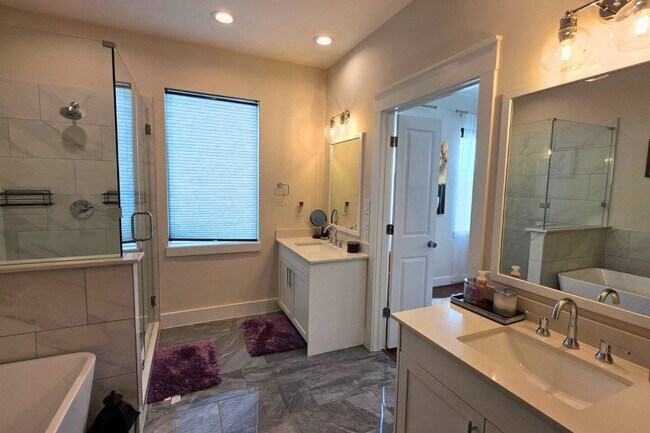 Building Photo - 5342 Donovan Gdns Ln