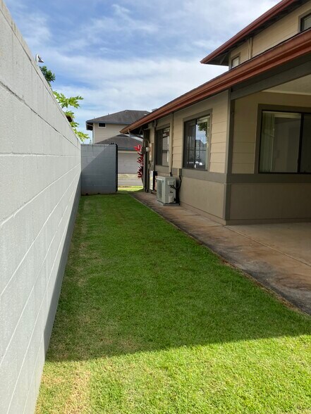 Side YARD, leading to the Street - 95-2052 Puukaa St