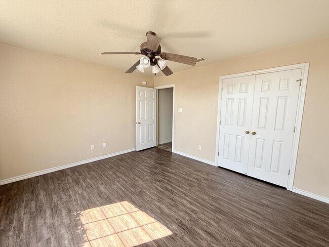 Building Photo - 2409 Gail Dr