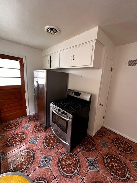 Building Photo - 5238 N Larned Ave