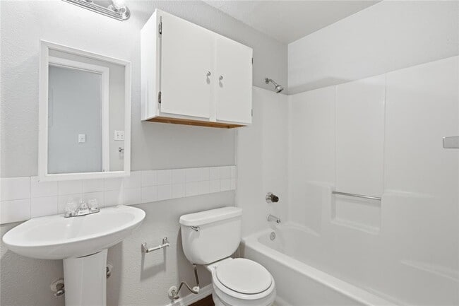 Building Photo - 2405 W Slaughter Ln