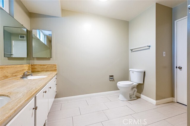 Building Photo - 2221 Palm Cir