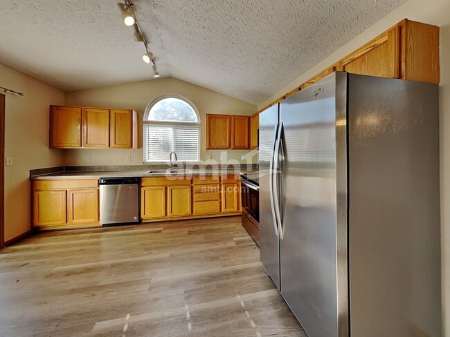 Building Photo - 8510 Reynoldswood Dr