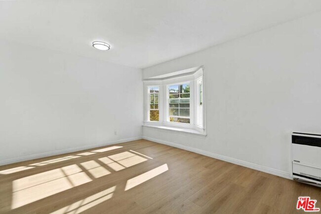 Building Photo - 1125 S Lake St