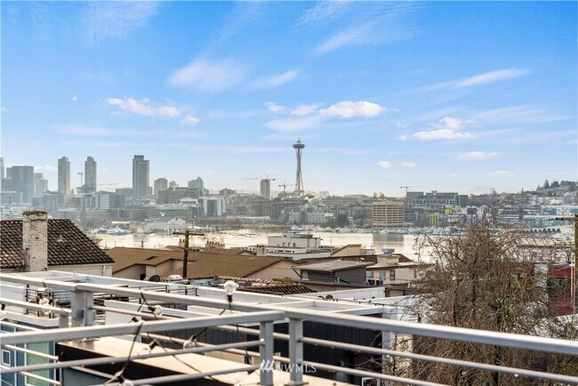 Building Photo - 2321 Boylston Ave E