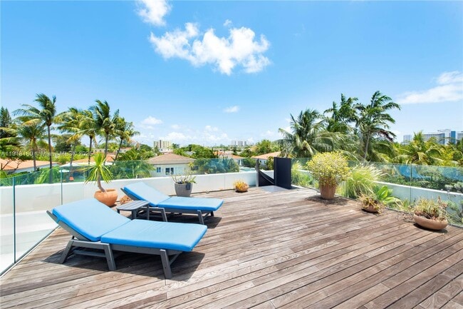 Building Photo - 8055 Noremac Ave