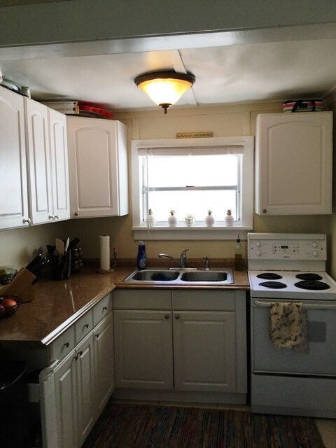 Building Photo - 2 bed + Den 1 bath Single Family House in Bahama Village