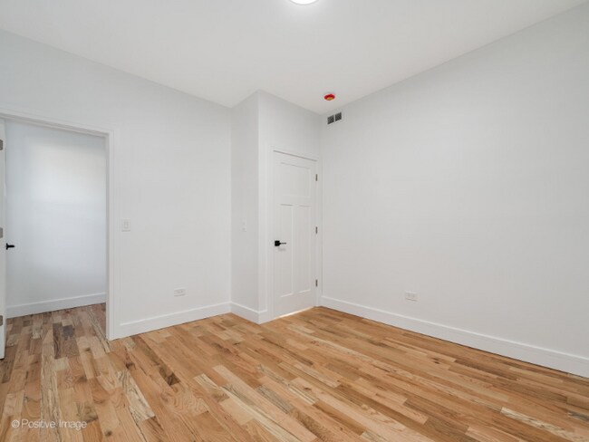 Building Photo - 3016 W 40th St