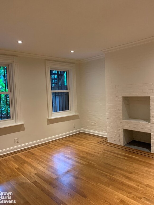 Building Photo - Park Slope Garden Apartment