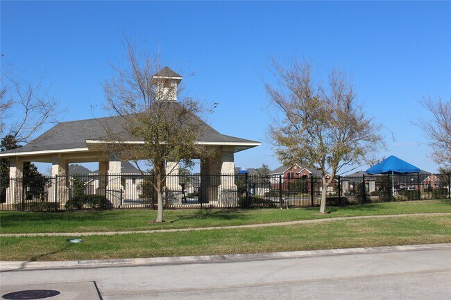 Building Photo - 2409 Avalon Trace Ln