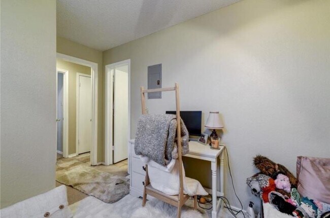 Building Photo - 2409 Leon St