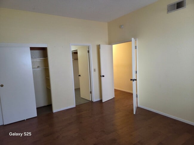 Building Photo - Three Bedroom Two Bathroom Home in Antelope