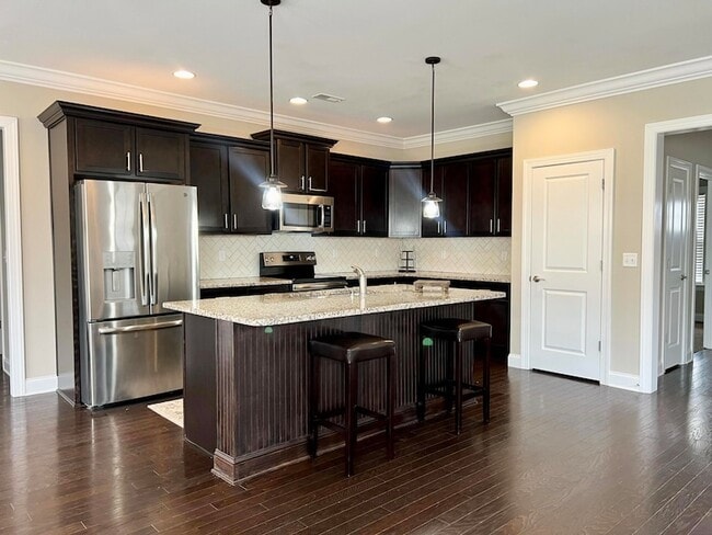 Building Photo - 9015 Seven Lakes Dr