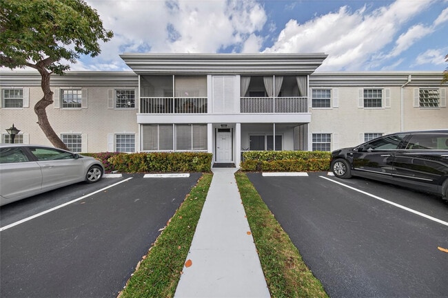 Building Photo - 6253 Bay Club Dr