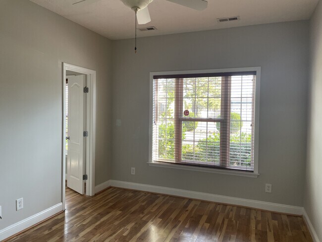 Building Photo - 109 Canyon Ct