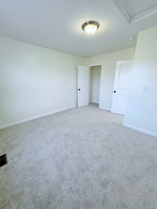 Building Photo - Charming 3BR 2.5BA w/ Pond-View Patio • Fireplace • Loft in Blacklick