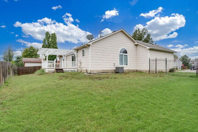 Building Photo - "Spacious 4-Bedroom Gem with 3 Full Baths ...