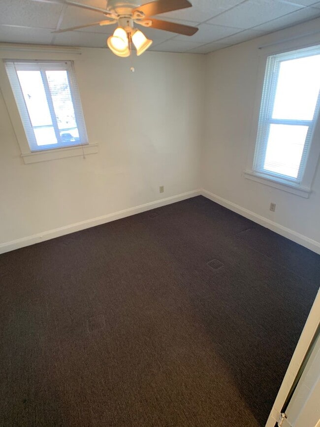 Building Photo - Cozy 1-Bedroom House With Garage!!