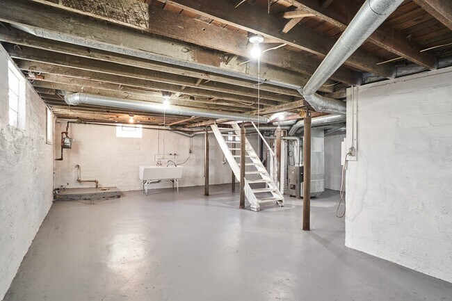 Building Photo - Large Firestone 4 Bed Brick Home