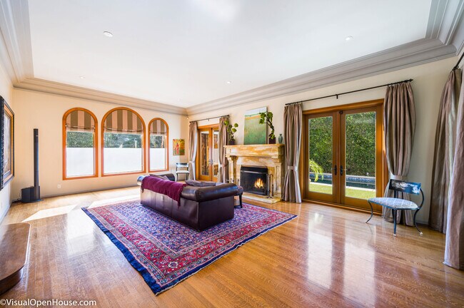 Building Photo - 11159 La Maida St
