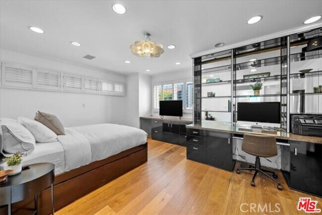 Building Photo - 712 Highland Ave