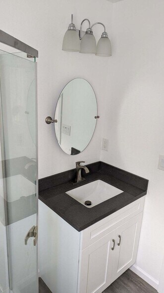 Building Photo - 11837 Daphne Ave