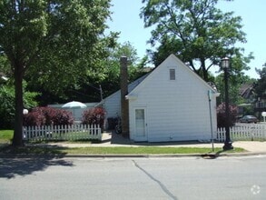 Building Photo - ENTIRE HOUSE: Cozy 2-Bedroom Home in Beaut...