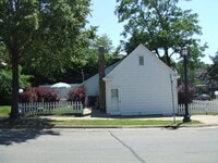 Building Photo - ENTIRE HOUSE: Cozy 2-Bedroom Home in Beaut...