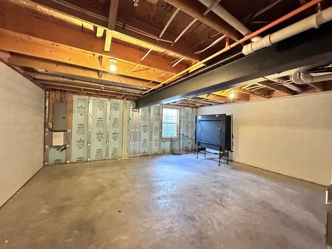 Building Photo - Charming 3 Bedroom Townhome in Palmyra
