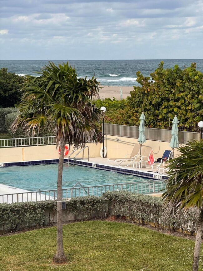 Building Photo - 2565 S Ocean Blvd