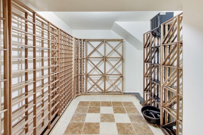 Building Photo - 931 Coventry Dr