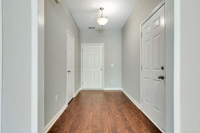 Building Photo - 850 Canyon Oak Loop