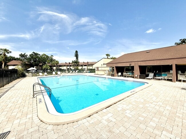Building Photo - 785 S Village Dr