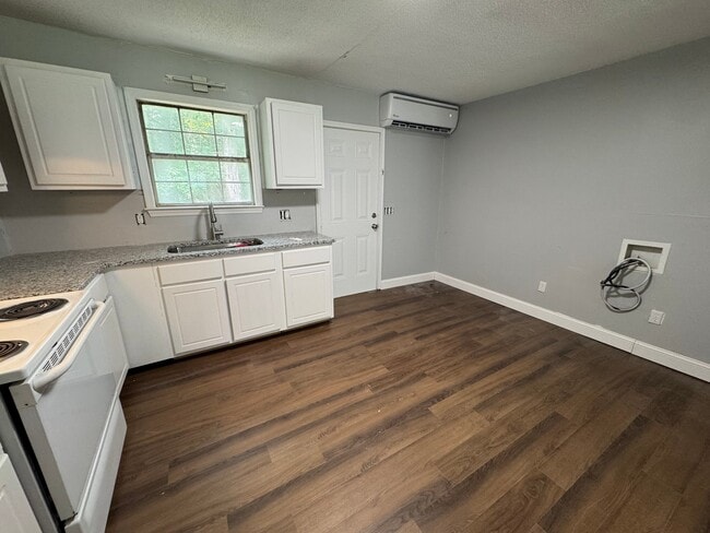Building Photo - 305 Bayview Cir