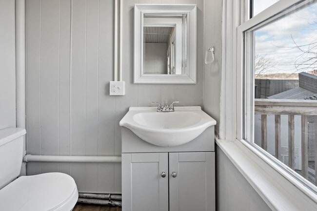 Building Photo - Spacious and charming 3-bedroom, 1.5-bath home available for rent in Bethlehem PA